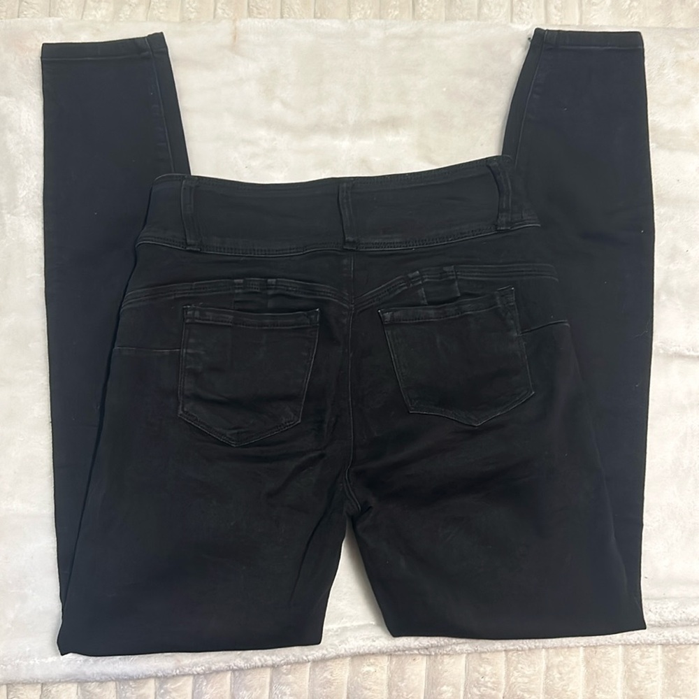 Wax jeans in black.